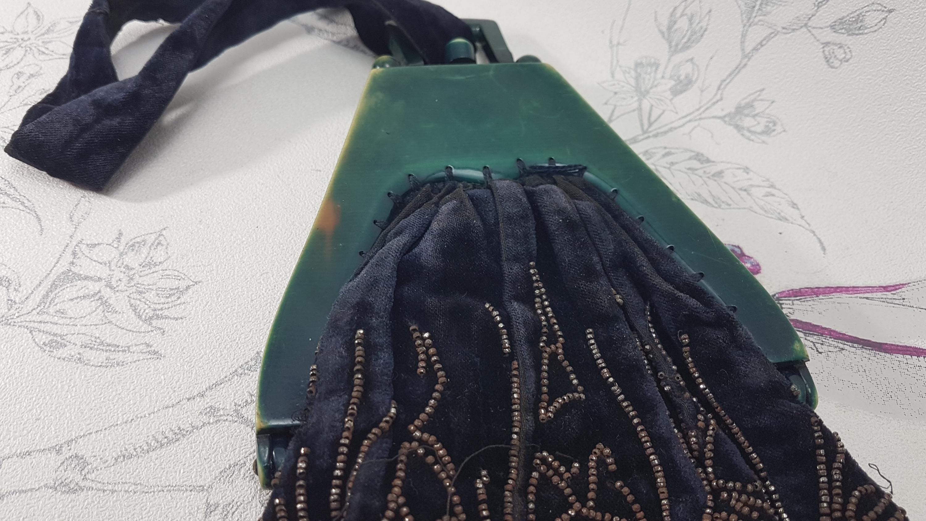 アンティーク アールヌーボー ベルベット イブニングバッグ：カット