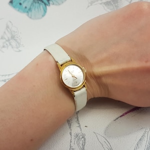 うぶ品　ELOGA 17石　18K刻印　レディース腕時計　手巻き　８．１ｇ　エロ―ガ　アンティーク　未整備品　ジャンク セイコー エンジェル 18金無垢 手巻17石 レディース | アンティー