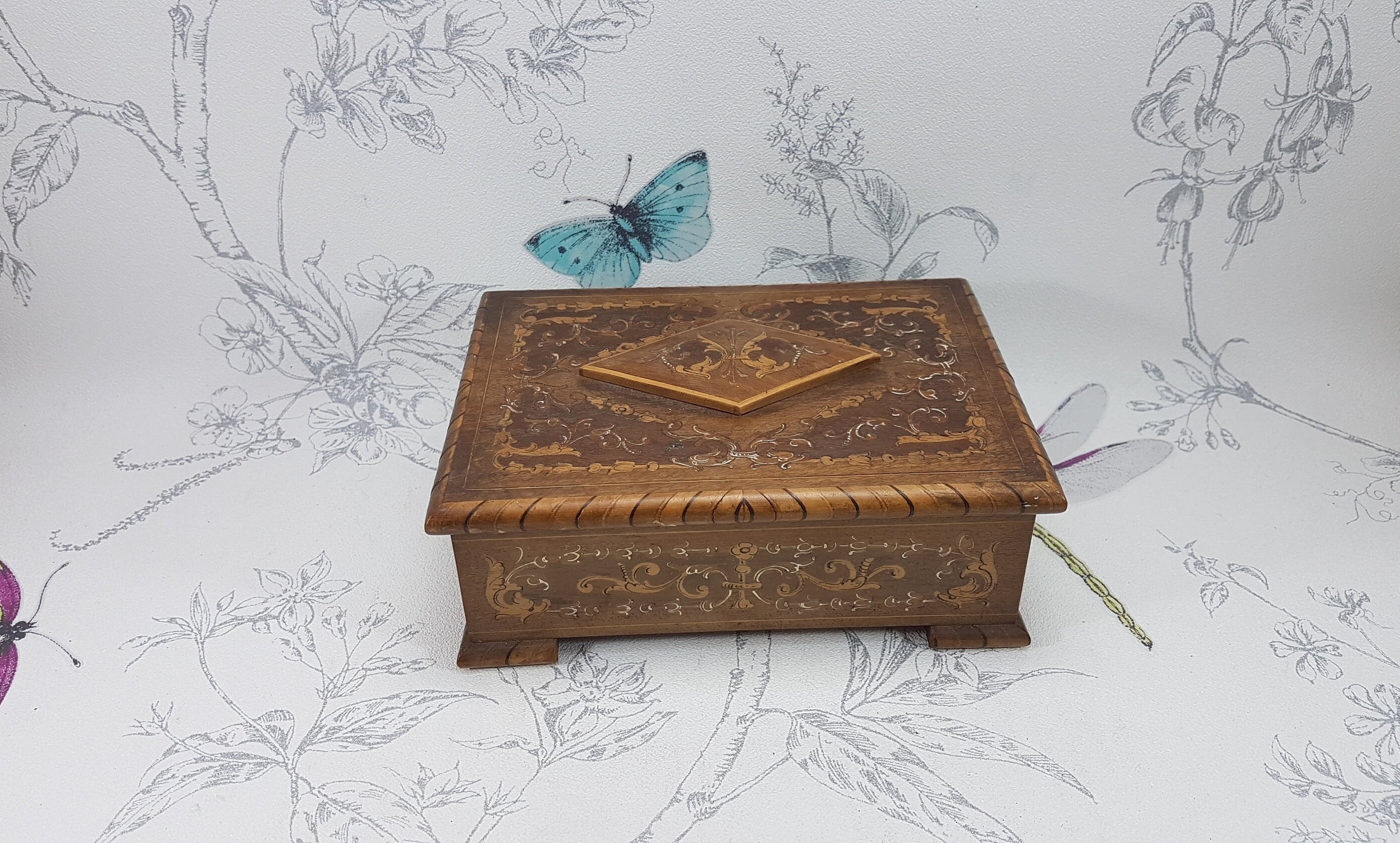 Boîte à Musique LADOR Vintage – Carillon En Marqueterie Bois – Occasion – Modèle Ancien #C012