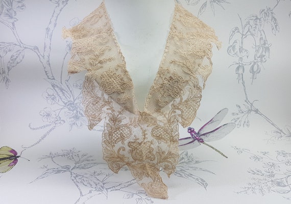 Antique lace collar, dark cream lace collar, early