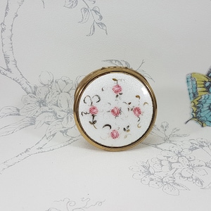 Compacto de esmalte guilhoché branco Stratton vintage com rosas rosa, compacto de pó Stratton, compacto de pó Stratton de meados do século
