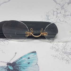 Antique pince nez eyeglasses, antique gold filled pince nez spectacles in hard case, Edwardian pince nez glasses, vintage props