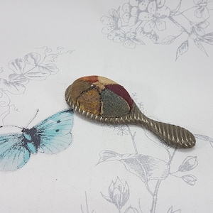 Vintage Handheld Metal Pincushion: Antique Sewing Accessory