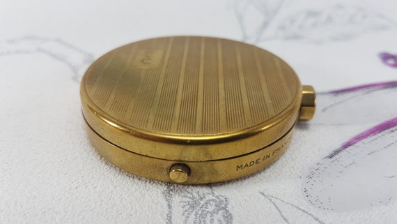 1700/'s French Courtiers great condition with handpainted disc on front bakelite art deco compact case empty inside very unusual