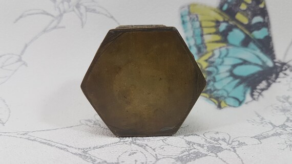 Vintage hexagonal pill or trinket box, small vint… - image 5