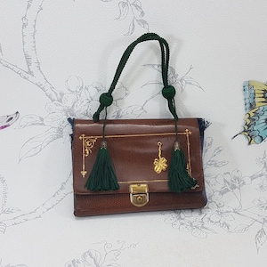 Étui à couture en cuir antique, outils de couture en cuir pliants de style édouardien, sac à main, outils de couture et de travaux d'aiguille antiques à collectionner