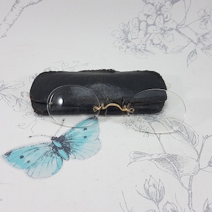 Antique cased pince nez spectacles, antique gold filled pince nez eyeglasses in hard case, Edwardian pince nez glasses, vintage props