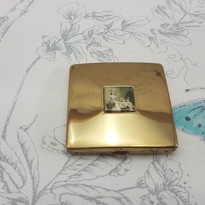 Puder w kompakcie Yardley w stylu vintage art déco: złoty odcień, wypukłe lustro