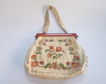 Bolso de lino vintage con marco de baquelita floral bordado con lana