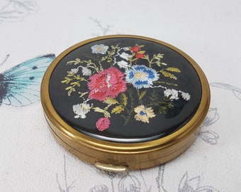 ヴィンテージ プチポワン コンパクト：花柄刺繍パウダーミラー - Etsy 日本