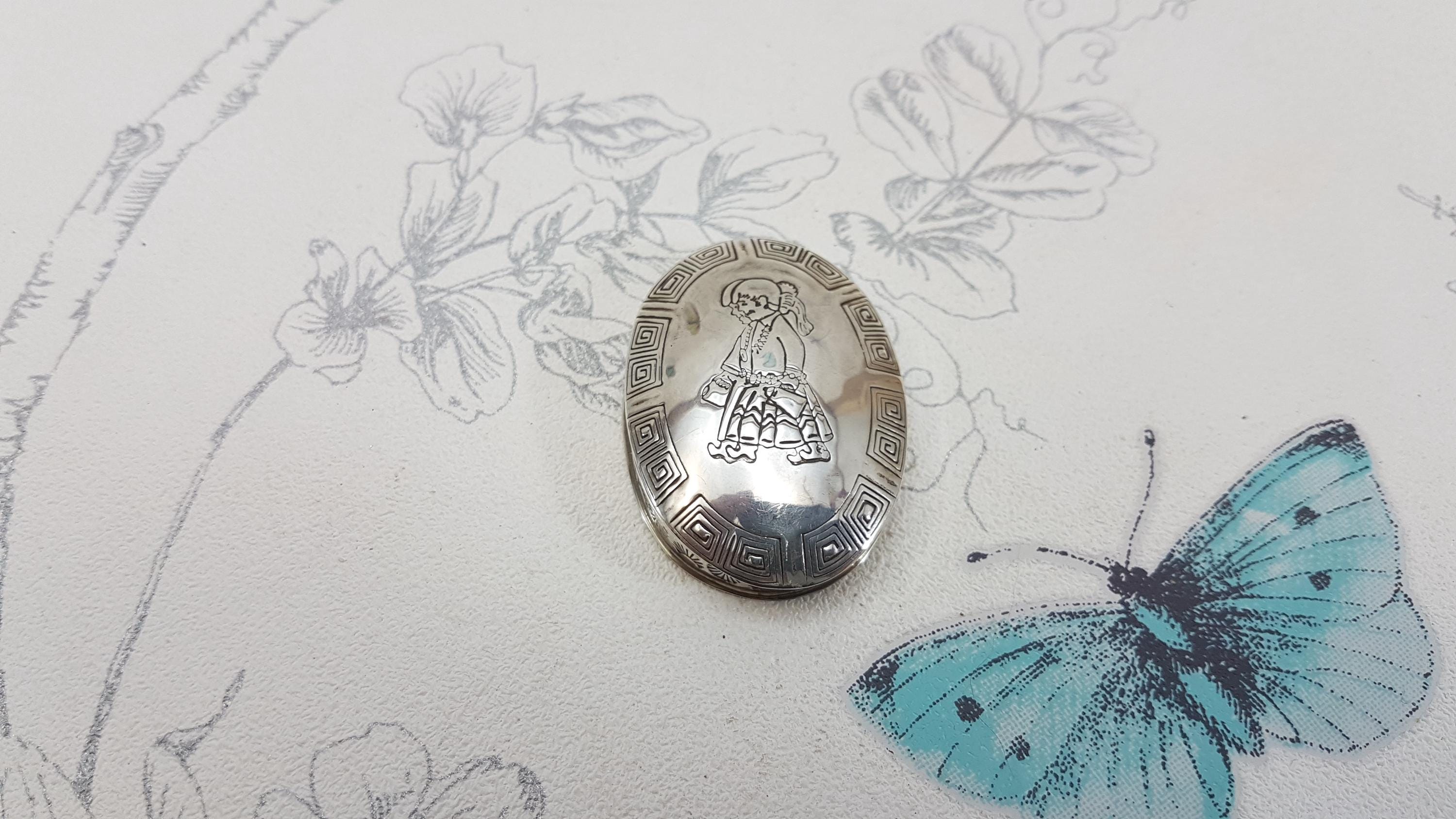 Vintage Sterling Silver Pill Box: Decorative Chased Lid - Etsy Ireland