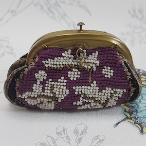 Victorian Beadwork Coin Purse: Antique Gilt Metal Frame, Foliage Decoration