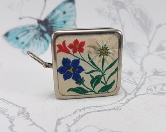 Vintage Floral Petit Point Retractable Sewing Tape Measure