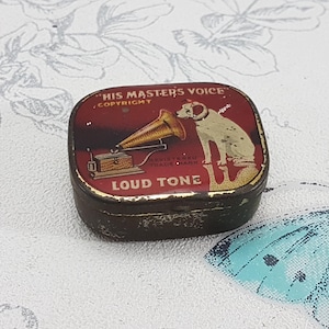 Vintage His Master&#39;s Voice Gramophone Needles Tin: Collectible Music Memorabilia