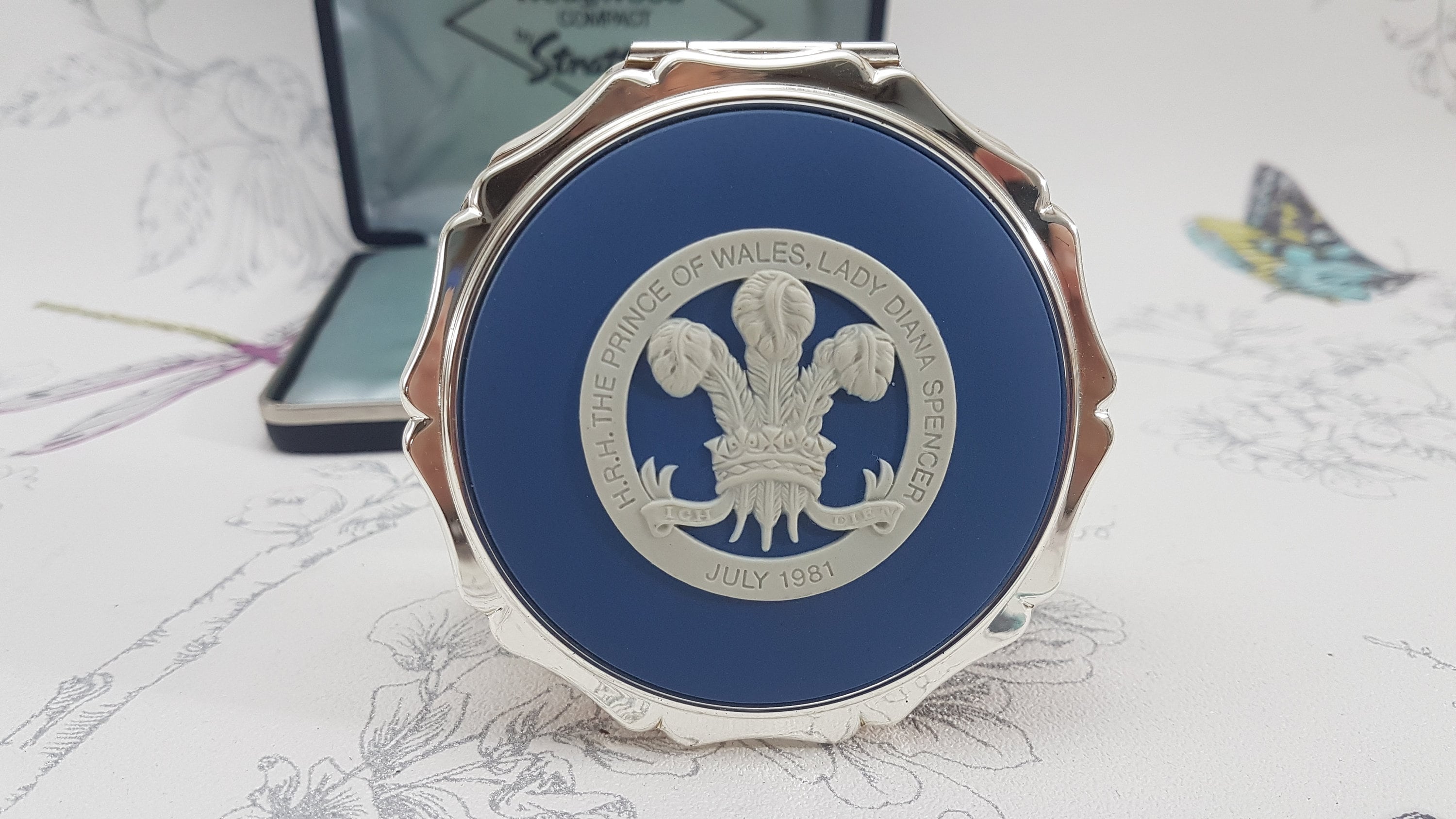 Wedgewood Stratton Compact Mirror - Etsy