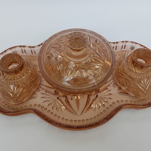 Conjunto de vaidade de vidro Art Déco, conjunto de penteadeira de pêssego rosa de vidro de depressão vintage de 4 peças, decoração de casa vintage