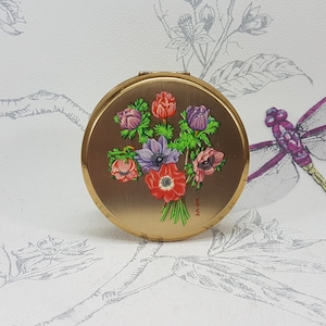 Vintage Stratton Erika Compact Mirror: Mid-Century Floral Design