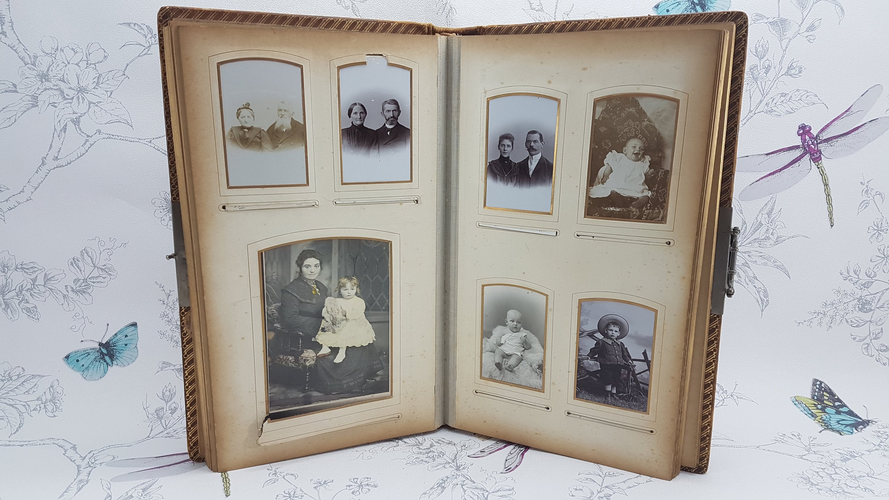 Antique Art Nouveau Tooled Leather Photo Album: 80+ Victorian
