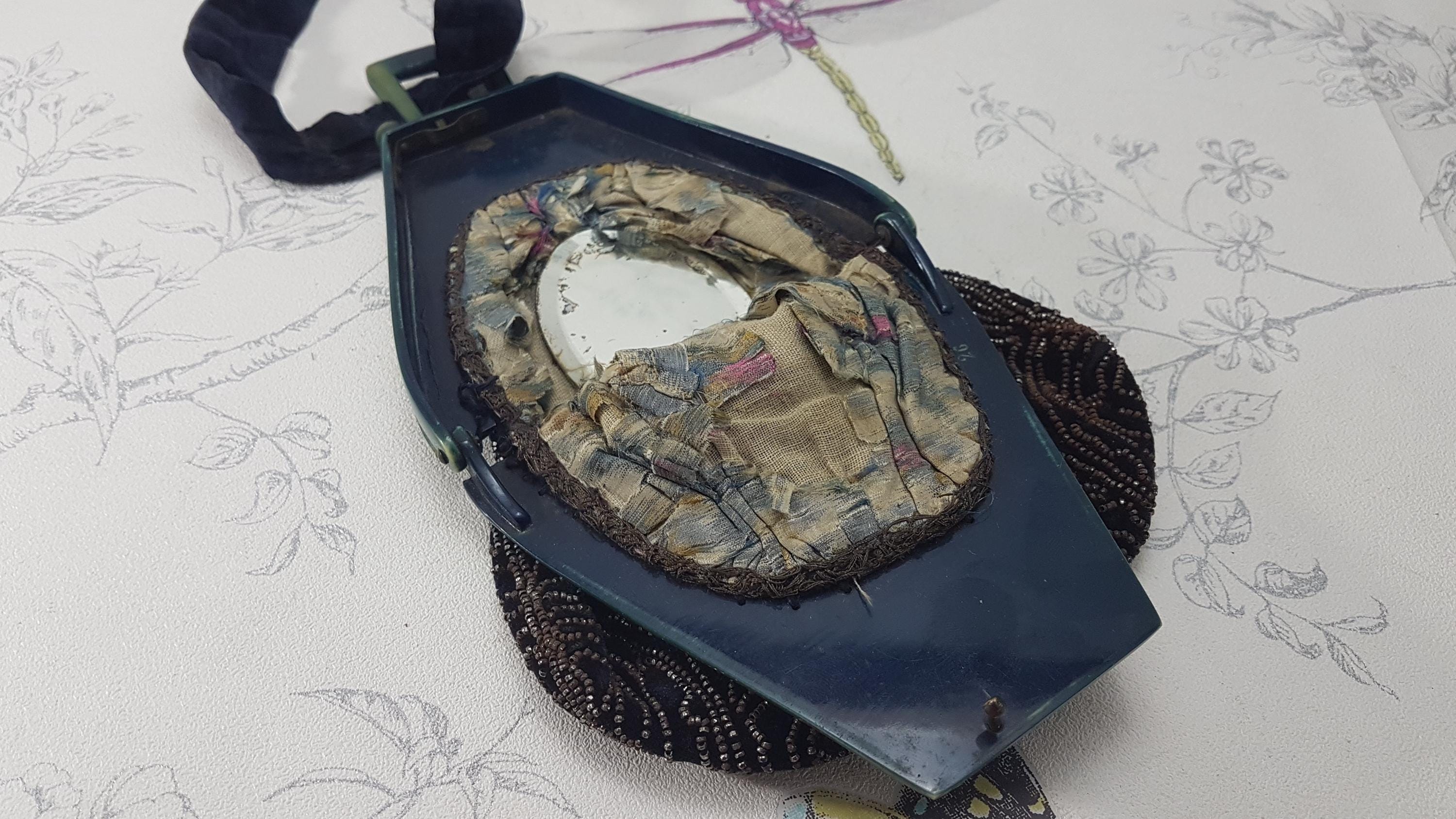 アンティーク アールヌーボー ベルベット イブニングバッグ：カット