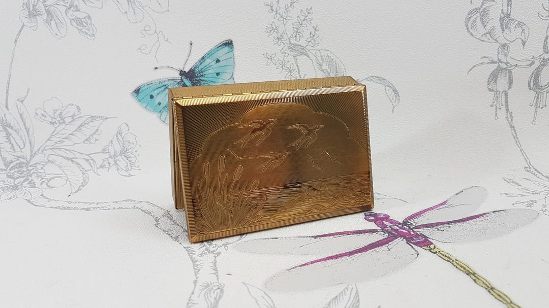 Musical Compact Mirror Vintage Melissa Musical Powder Compact, Mid-century Engine Turned ...