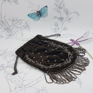 Bolso de noche de terciopelo antiguo: clutch victoriano con cuentas de acero tallado