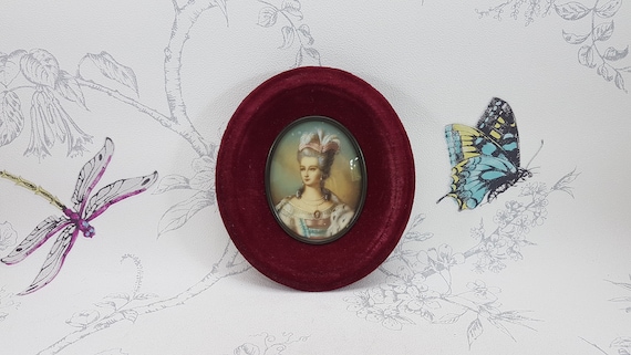 Portraits Miniatures Vintage De Jeunes Femmes - Cadres Ovales Velours Vert - Années 70