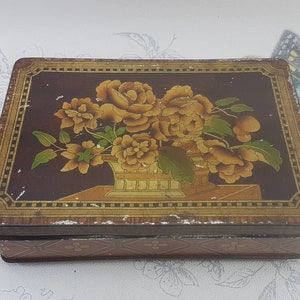 Vintage Cadbury Bournville Three British Queens tin