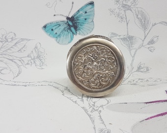 Polvo compacto vintage plateado 800: espejo con relieve floral