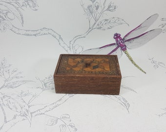 Boîte Tunbridgeware ancienne, petite boîte de rangement victorienne en bois avec couvercle Tunbridge Ware, boîte de rangement de bureau en bois antique
