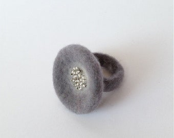 Exceptional felt ring