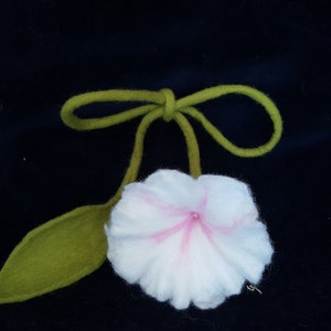 Felt flower with leaf image 3