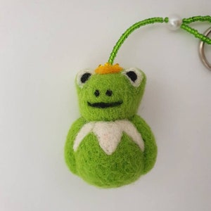Keychain frog felted