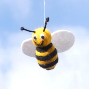 Lachende Biene,gefilzter Frühlingsanfang Bild 5