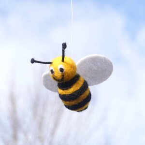 Lachende Biene,gefilzter Frühlingsanfang Bild 4