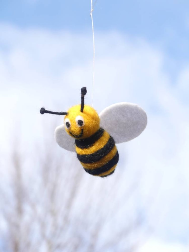 Lachende Biene,gefilzter Frühlingsanfang Bild 4