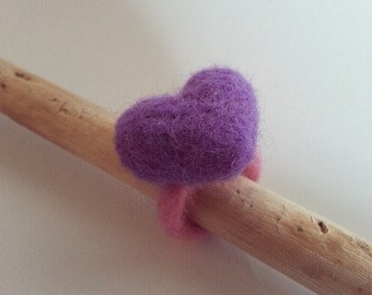 Felt ring with heart