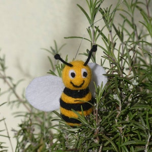 Lachende Biene,gefilzter Frühlingsanfang Bild 8