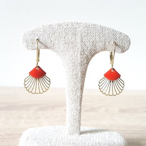 Small gold earrings, Gold scallop shell, Enameled fan,