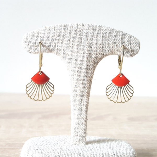 Small gold earrings, Gold scallop shell, Enamelled fan,