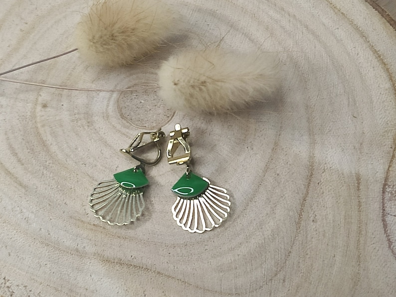 Boucles d'oreilles clips, Coquille Saint Jacques or, Mini éventail émaillé Vert brésil