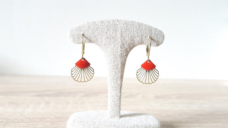 Petites boucles d'oreilles or, Coquille Saint Jacques or, Eventail émaillé, Rouge