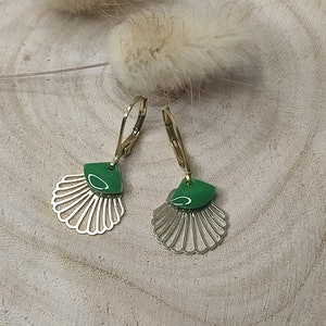 Petites boucles d'oreilles or, Coquille Saint Jacques or, Eventail émaillé, Vert brésil