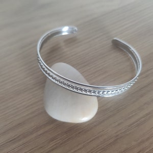 Stainless steel bangle bracelet