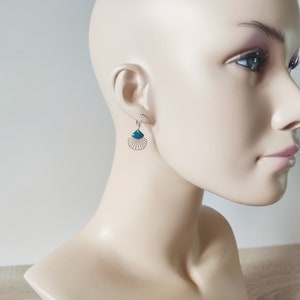 Gold plated scallop shell clip on earrings, Seashell clip on earrings, Clip on earring custom color, No pierced ears Bleu canard