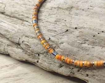 Collier ras de cou, pierres en jaspe orange, hématites argent, acier inoxydable