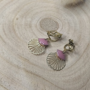 Gold plated scallop shell clip on earrings, Seashell clip on earrings, Clip on earring custom color, No pierced ears Lilas