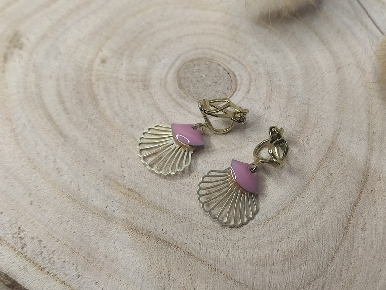 Gold plated scallop shell clip on earrings, Seashell clip on earrings, Clip on earring custom color, No pierced ears Lilas