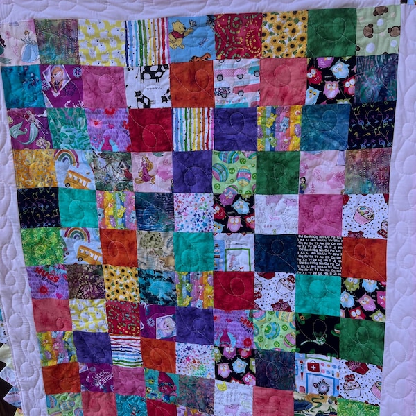 GIRLS “I SPY” Quilt with prairie points 45 x52 inches