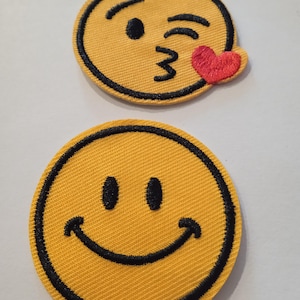 lot de deux emojis patch écusson brodé thermocollant