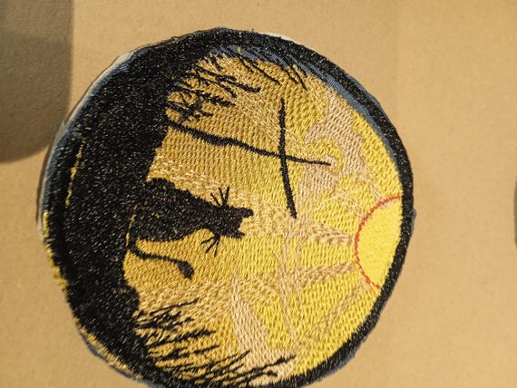round patch round iron-on badge cat on roofs